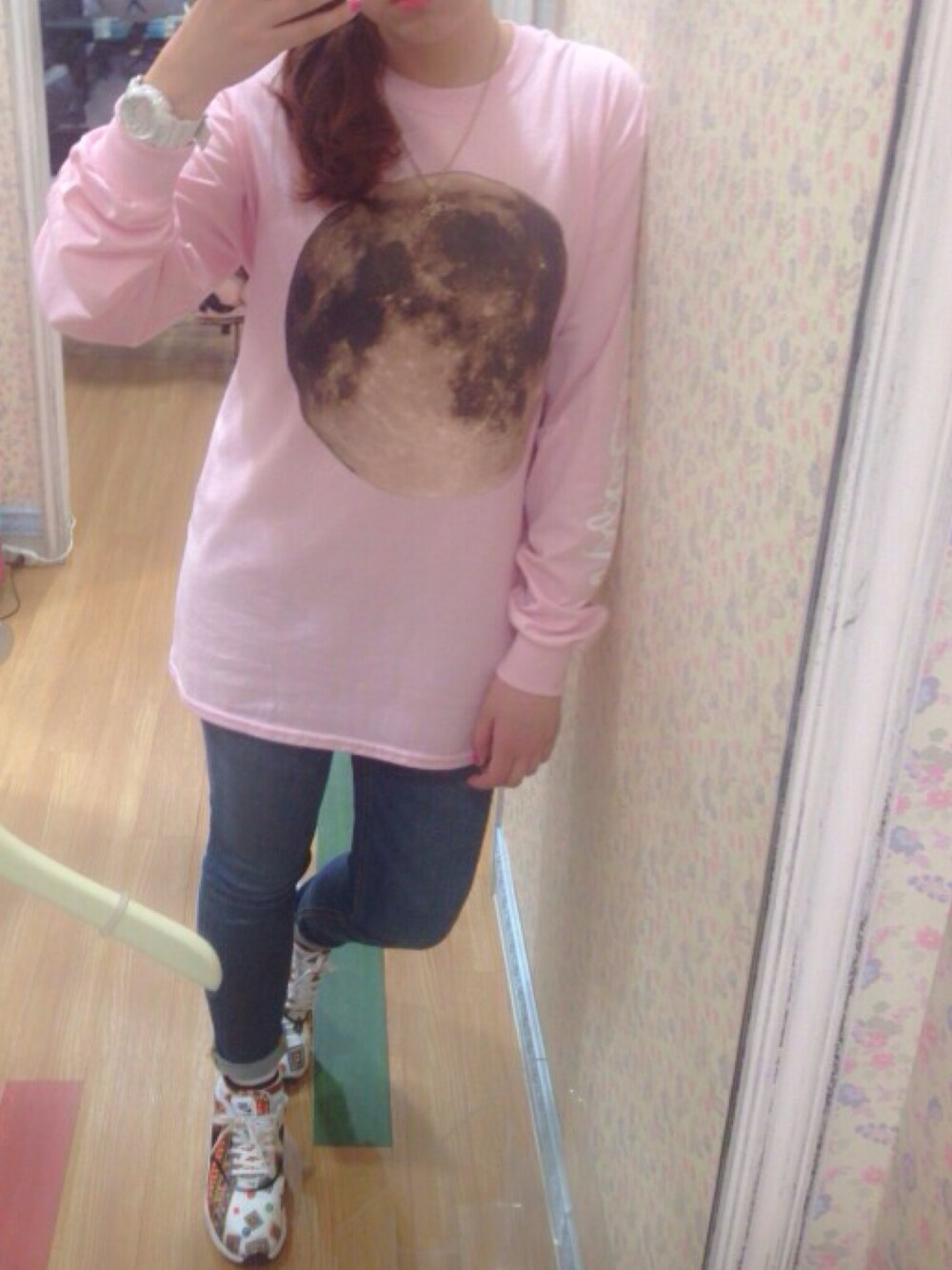 「NIKE、airmax、pink」｜「MAPLE COMICSのアイテム（Tシャツ/カットソー、ピンク系）」を使った、SARIさん（レディース・160cm）の春コーディネートの1枚目の写真