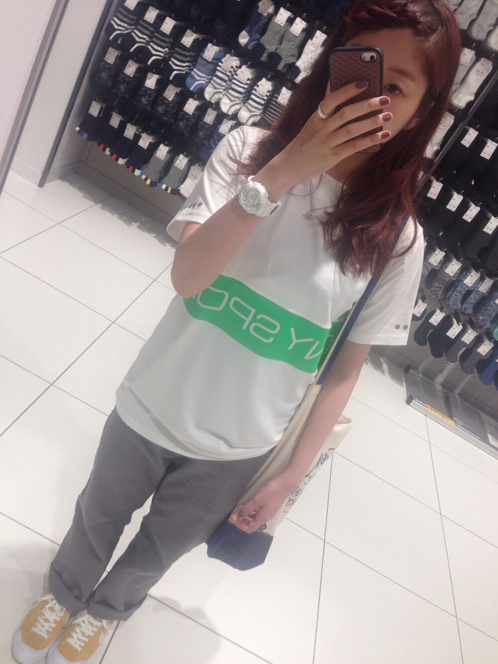 「白Tシャツ、NIKE、street、whimsy」｜「ICNYのアイテム（Tシャツ/カットソー、ホワイト系）」を使った、SARIさん（レディース・160cm）の夏コーディネートの1枚目の写真