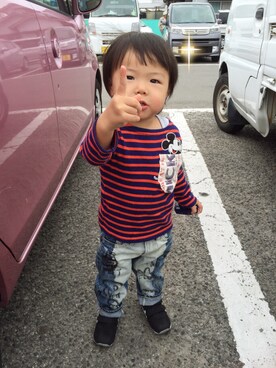 「DENIM DUNGAREE（デニムダンガリー）のアイテム（Tシャツ/カットソー、その他）」を使った、TOJIさん（キッズ・90cm）の秋コーディネート