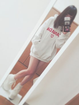 「アイテム（デニムパンツ、シルバー系）」を使った、おもちちゃんさん（レディース・156cm）の春コーディネート