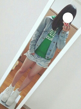 「アイテム（デニムパンツ、シルバー系）」を使った、おもちちゃんさん（レディース・156cm）の春コーディネート