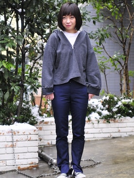 「ALLEGE（アレッジ）のアイテム（パーカー、グレー系）」を使った、megumiさん（レディース・163cm）の冬コーディネート