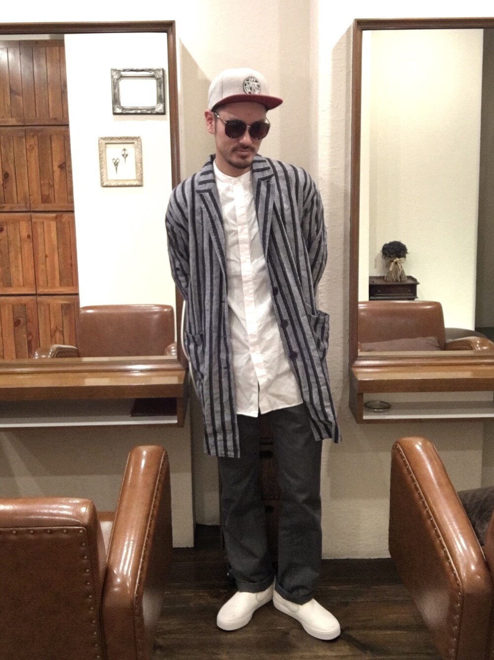 「WEGOのアイテム（シャツ/ブラウス、ホワイト系）」を使った、kimi さん（メンズ・179cm）の春コーディネートの1枚目の写真