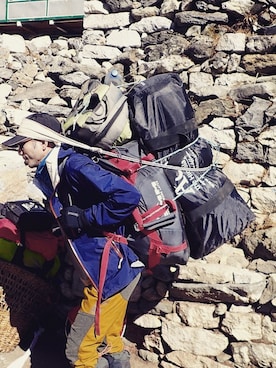 「アイテム（マウンテンパーカー、ブルー系）」を使った、Ahさん（メンズ・166cm）の春コーディネート