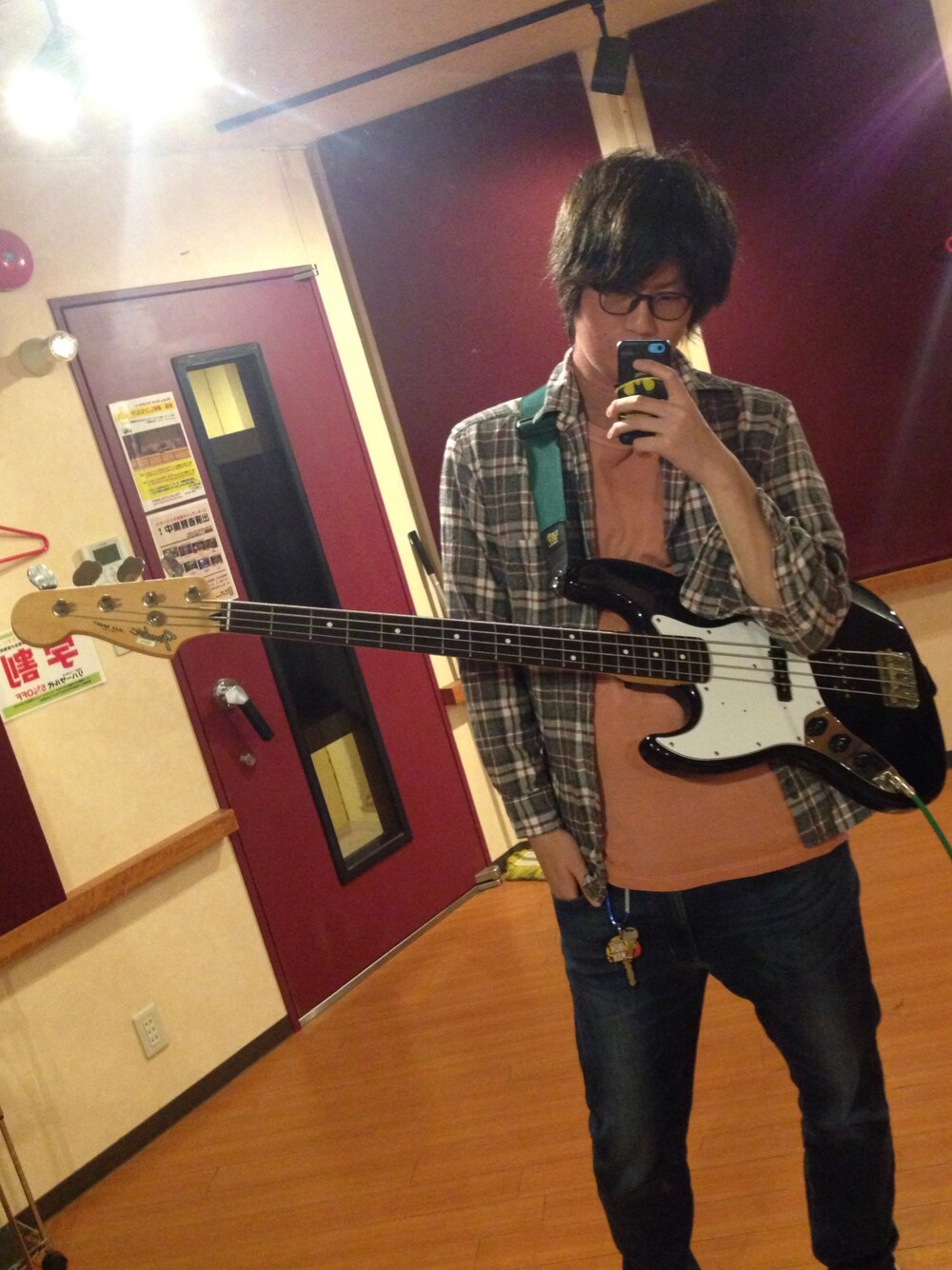 「FENDERのアイテム（音楽/本・雑誌、ブラック系）」を使った、Hysoka♣︎さん（メンズ・186cm）の冬コーディネートの1枚目の写真