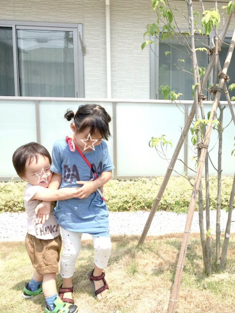 「kids、夏コーデ、キッズファッション、kidsfashion、キッズコーデ、姉弟、bobochoses、arkakama」｜「BOBO CHOSESのアイテム（ワンピース、ブルー系）」を使った、kotiiさん（キッズ・110cm）の夏コーディネートの1枚目の写真