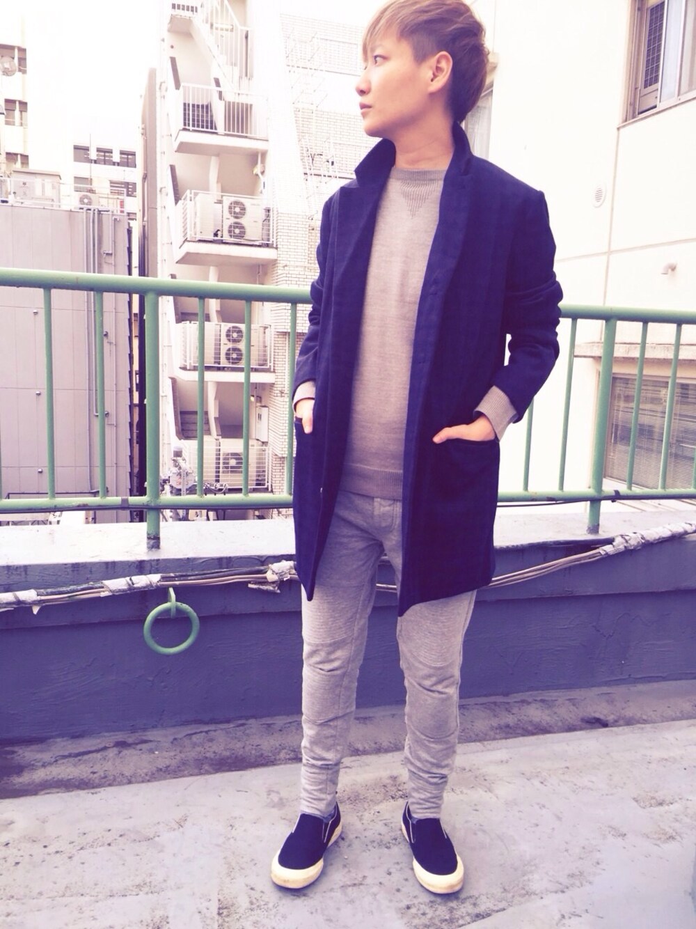 「fastfashion、ootd、hermer、FastStyling、チェスターコート、スウェット、GU、グレーのスウェットパンツ、チェックコート」｜「GUのアイテム（チェスターコート、パープル系）」を使った、Fast Stylingさん（キッズ・161cm）の秋コーディネートの1枚目の写真