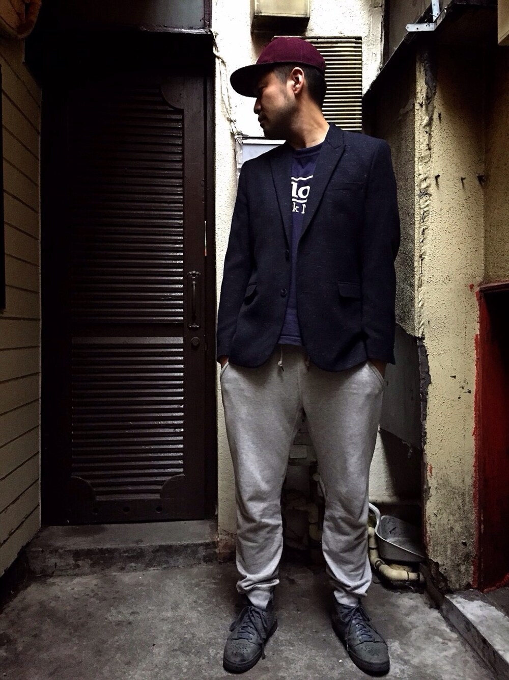 「fastfashion、ファストファッション、ootd、FastStyling、hermer、ジャケット、スウェット、ネイビー、キャップ、グレーのスウェットパンツ」｜「H&Mのアイテム（テーラードジャケット、ブルー系）」を使った、Fast Stylingさん（メンズ・178cm）の秋コーディネートの1枚目の写真