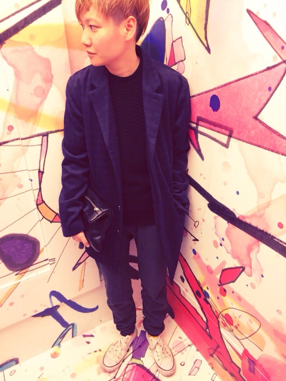 「fastfashion、ファストファッション、FastStyling、ootd、hermer、グレーのスウェットパンツ、チェスターコート、クラッチバッグ、チェック、アート」｜「GUのアイテム（チェスターコート、パープル系）」を使った、Fast Stylingさん（キッズ・161cm）の冬コーディネートの1枚目の写真