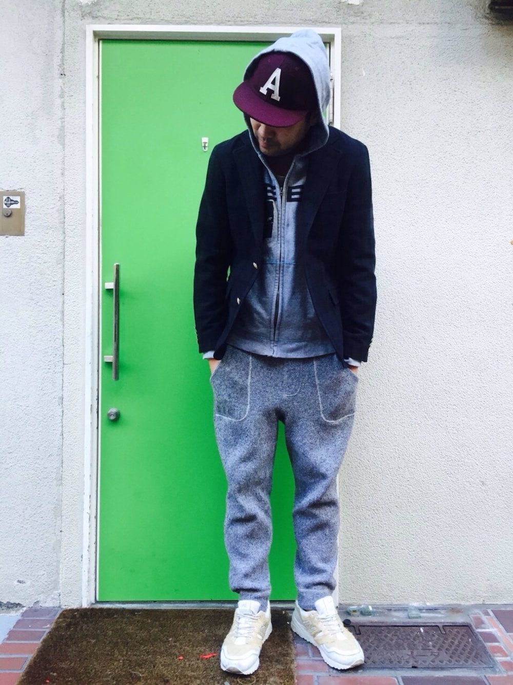 「FastStyling、ファストファッション、ootd、hermer、上下スウェット、フード、ハラコ、ジャケット、グレーのスウェットパンツ、キャップ」｜「NEWYORKERのアイテム（テーラードジャケット、グリーン系）」を使った、Fast Stylingさん（メンズ・178cm）の冬コーディネートの1枚目の写真