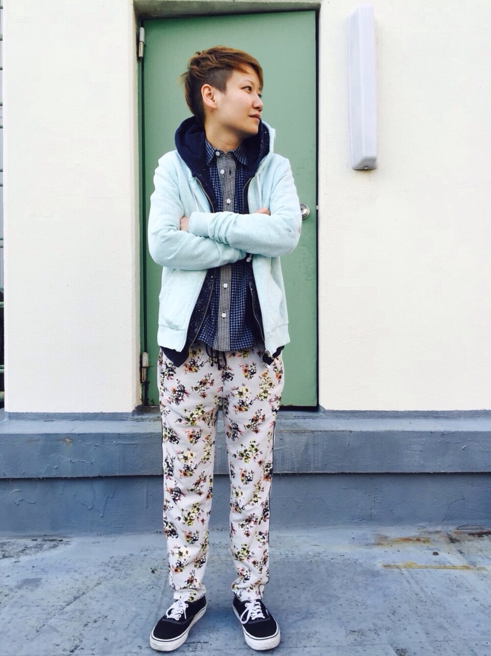 「ファストファッション、FastStyling、ootd、hermer、パーカー、シャツスタイル、花柄、VANS、レイヤードスタイル、春」｜「H&Mのアイテム（パーカー、グリーン系）」を使った、Fast Stylingさん（キッズ・161cm）の冬コーディネートの1枚目の写真