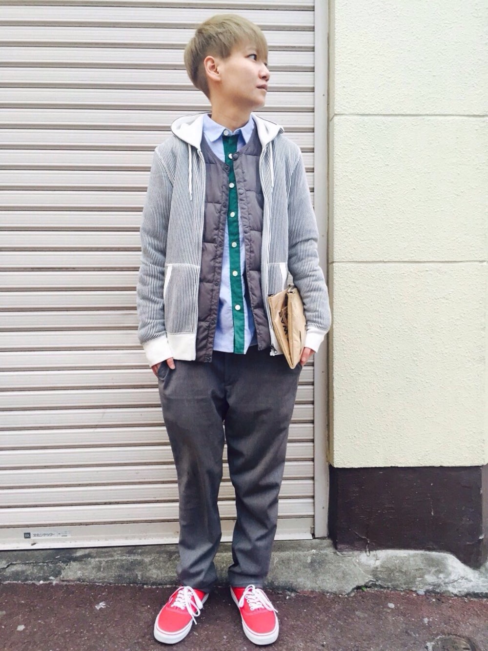 「ファストファッション、FastStyling、ootd、hermer、インナーダウン、パーカー、シャツスタイル、クラッチバッグ、スラックス、レイヤードスタイル」｜「GUのアイテム（パーカー、ホワイト系）」を使った、Fast Stylingさん（キッズ・161cm）の春コーディネートの1枚目の写真