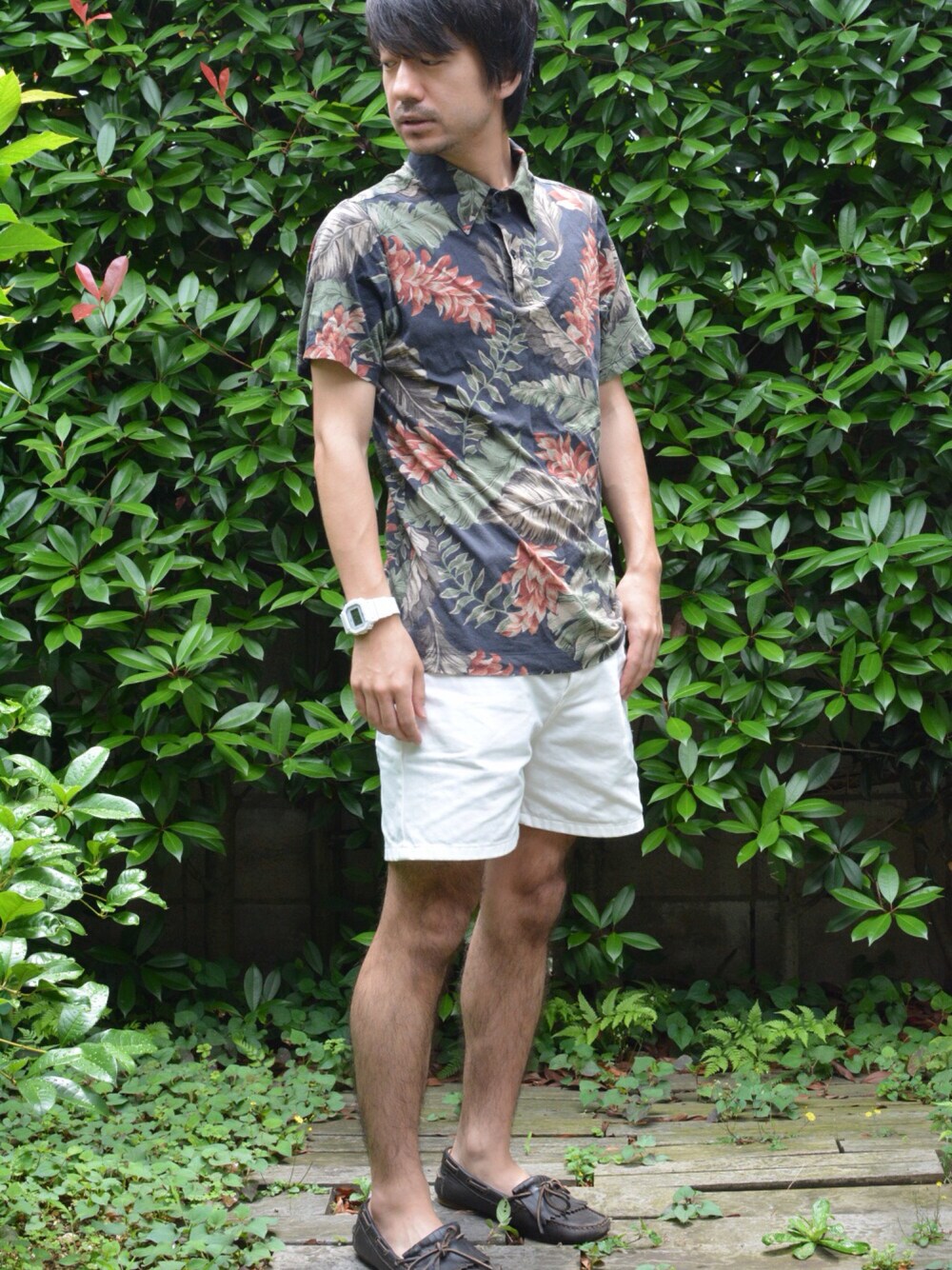 「ボタニカル柄、A.P.C.、Dries Van Noten、MARGARET HOWEEL」｜「A.P.C.のアイテム（その他パンツ、ホワイト系）」を使った、Kaiさん（メンズ・170cm）の夏コーディネートの1枚目の写真