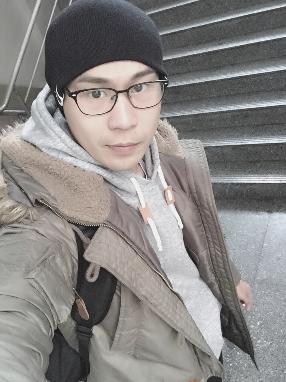 「Ray-Banのアイテム（メガネ、ブラック系）」を使った、mk worldさん（メンズ・176cm）の冬コーディネートの1枚目の写真
