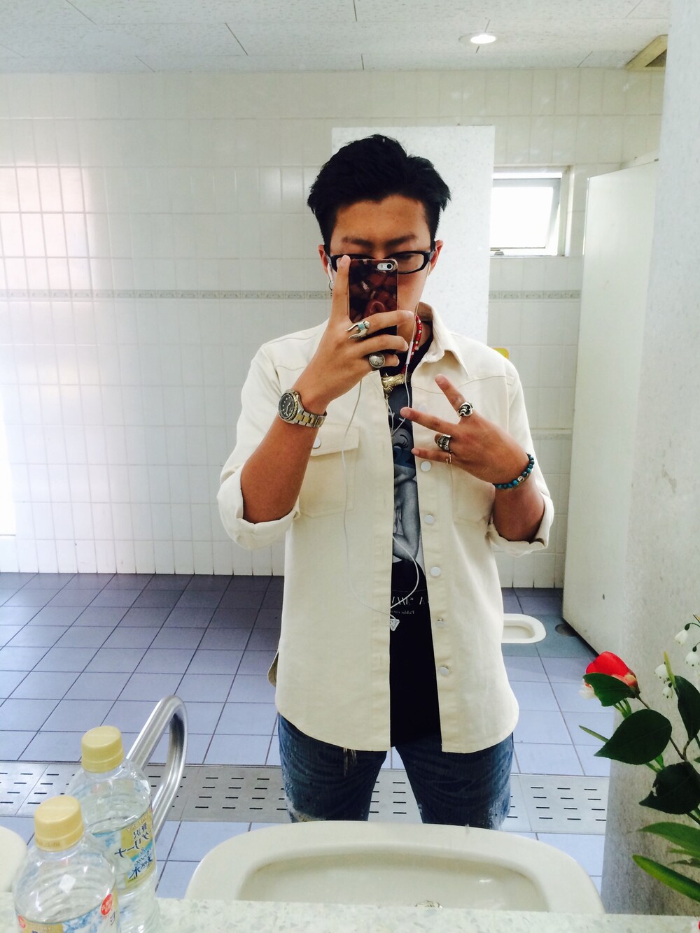 「OFF-WHITE、Geometrick」｜「off-whiteのアイテム（カバーオール、ホワイト系）」を使った、Kentaさん（メンズ・169cm）の春コーディネートの1枚目の写真