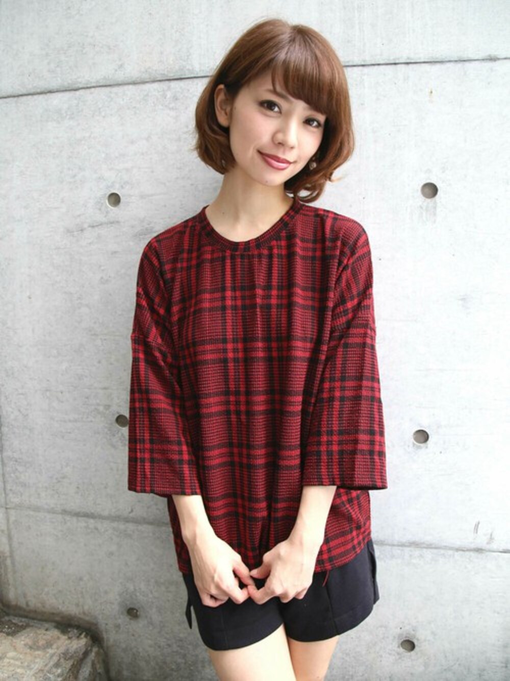 「red、プルオーバー、チェック柄、zipper、トップス」｜「PLAIN CLOTHINGの【PLAIN CLOTHING】チェック柄プルオーバーTOPS（ノーカラージャケット、レッド系）」を使った、chikaさん（レディース・158cm）の秋コーディネートの1枚目の写真