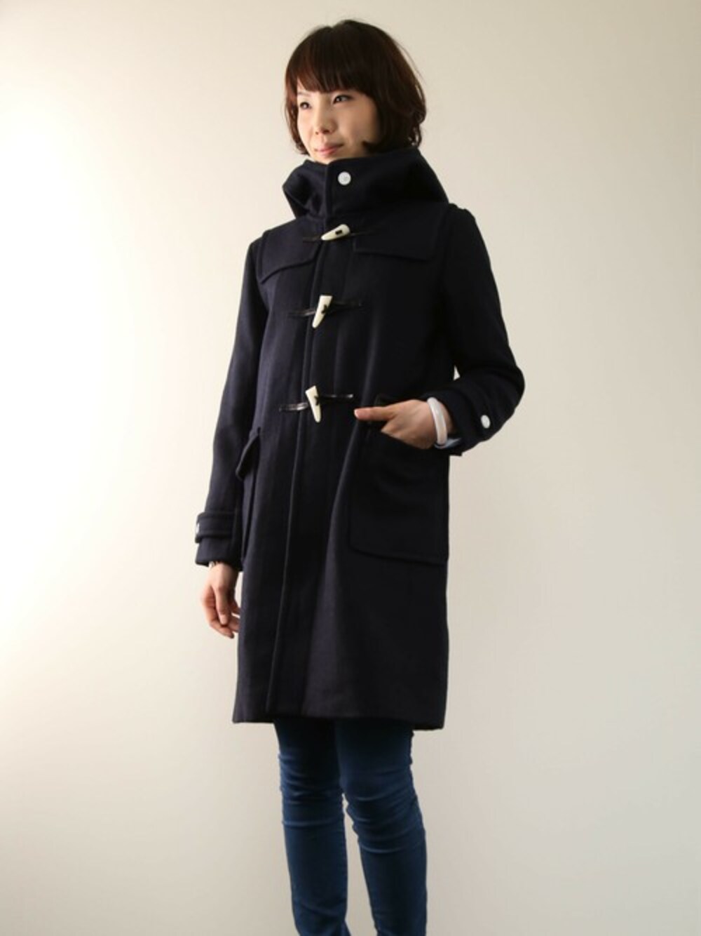 「コート、ダッフルコート、ネイビー、コートスタイル」｜「PLAIN CLOTHINGの【PLAIN CLOTHING】ダッフルコート（ダッフルコート、ブルー系）」を使った、chikaさん（レディース・171cm）の秋コーディネートの1枚目の写真