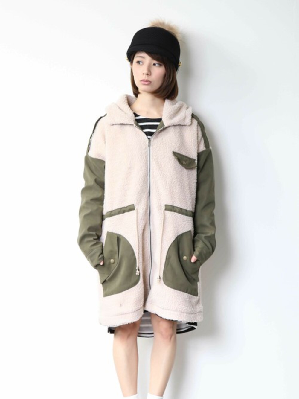 「コート、ボア、ミリタリーコート、ポンポン帽子、乗馬帽、ボアコート」｜「PLAIN CLOTHINGの【PLAIN CLOTHING】ボアミリタリーコート（ダウンジャケット/コート、グリーン系）」を使った、chikaさん（レディース・158cm）の秋コーディネートの1枚目の写真