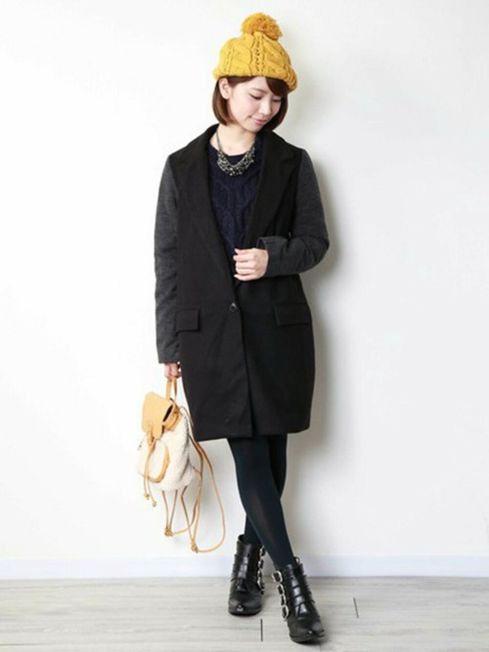 「コート、チェスターコート、ニットキャップ、ウールコート、ポンポン帽子」｜「PLAIN CLOTHINGの【PLAIN CLOTHING】MIXウールコート（チェスターコート、ブラック系）」を使った、chikaさん（レディース・158cm）の秋コーディネートの1枚目の写真