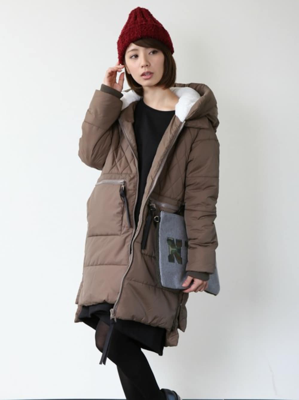 「ダウンジャケット、ボア、ニットキャップ」｜「PLAIN CLOTHINGの【PLAIN CLOTHING】ボアダウンコート（ダウンジャケット/コート、グリーン系）」を使った、chikaさん（レディース・158cm）の冬コーディネートの1枚目の写真