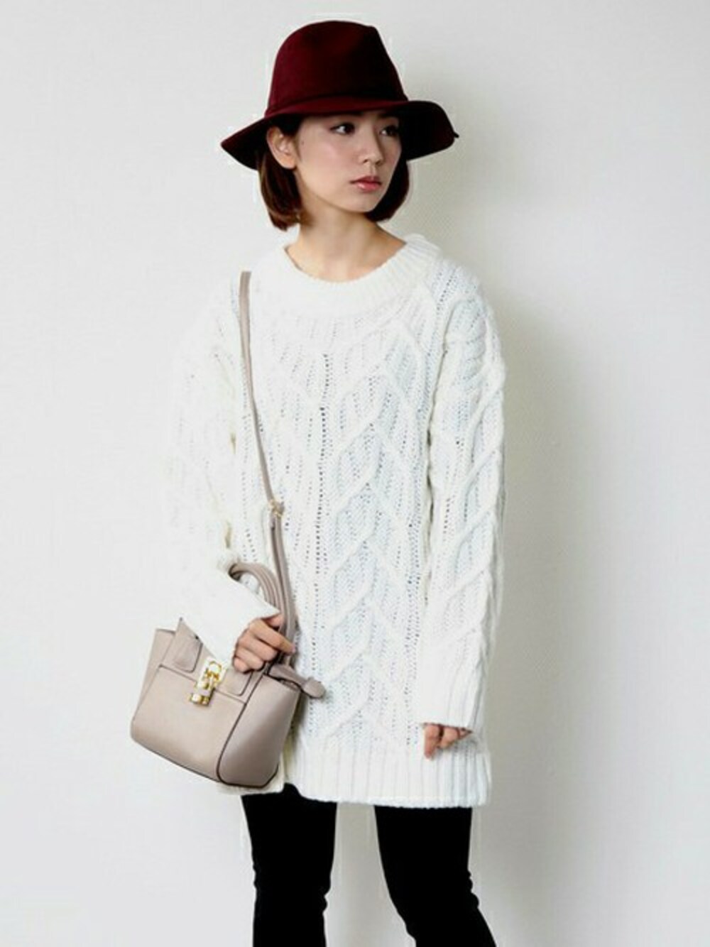 「ニット、ニットワンピース、ロングニット、ケーブル編みニット」｜「PLAIN CLOTHINGの【PLAIN CLOTHING】ロングニットワンピース（ワンピース、ホワイト系）」を使った、chikaさん（レディース・158cm）の冬コーディネートの1枚目の写真