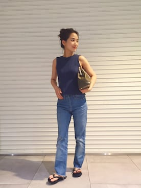 「UGG」｜「アイテム（ビーチサンダル）」を使った、伊地知朋子さん（レディース・153cm）の夏コーディネート