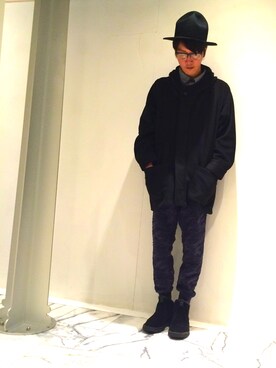 「ジョガーパンツ」｜「アイテム（ポンチョ）」を使った、Kenji Ishitakaさん（メンズ・173cm）の冬コーディネート
