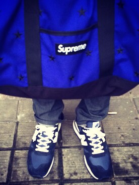 Supreme （シュプリーム）のボストンバッグを使った人気ファッション 