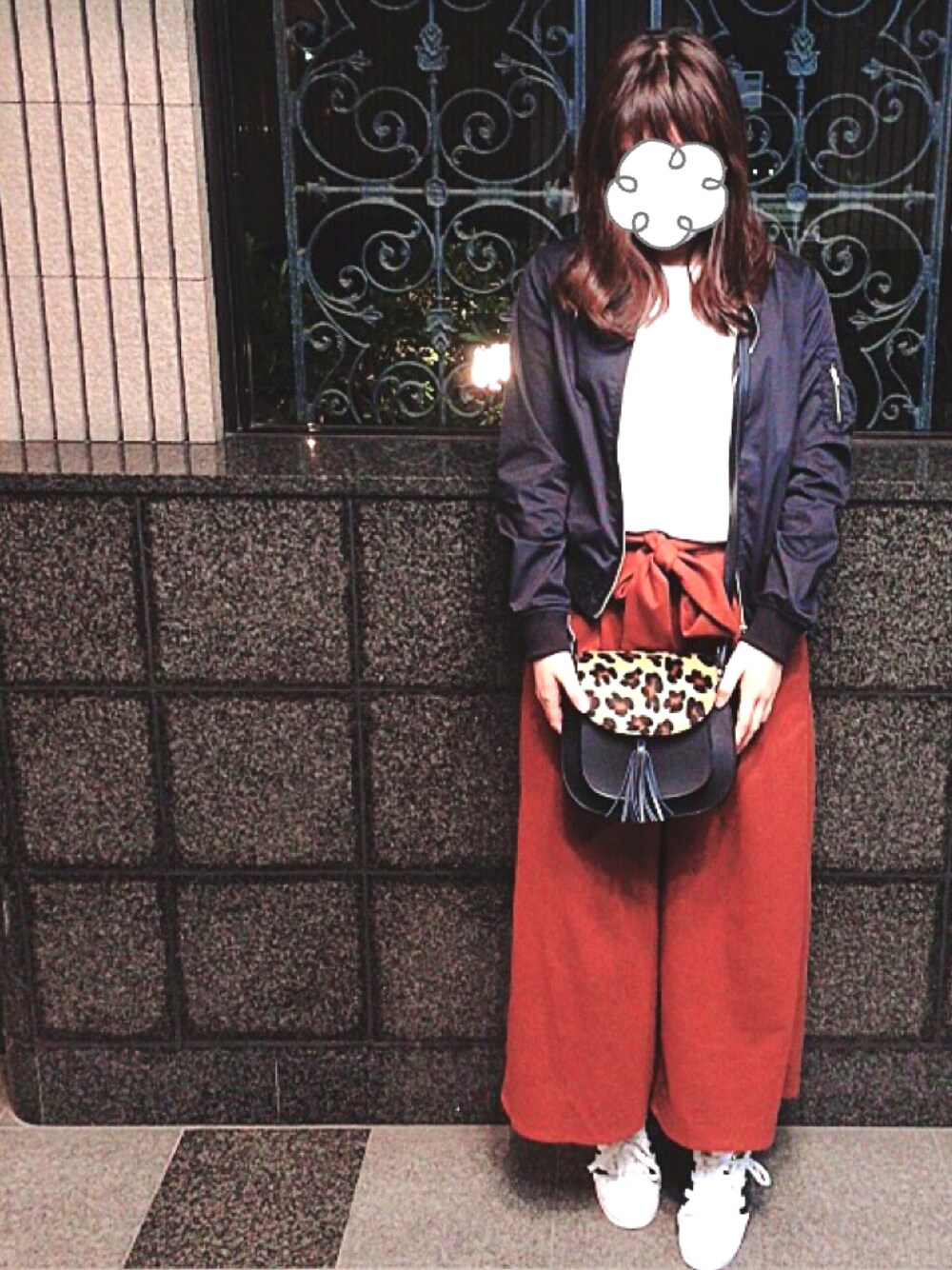 「フリンジ、フリンジバッグ、アニマル、ひょう柄、テラコッタ、URBAN RESEARCH、ブルゾン、カジュアルコーデ、adidas、スニーカー」｜「OLIVE des OLIVEのアイテム（ノーカラージャケット、ブラック系）」を使った、 R i n ❤︎さん（レディース・162cm）の秋コーディネートの1枚目の写真