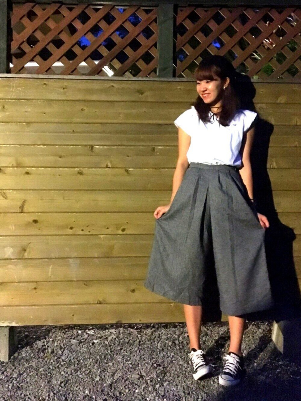 「BBQ、秋のコーデ、秋コーデ、シンプルコーデ、シンプル、ベレー帽、チョーカー、Tシャツ、ガウチョパンツ、花火」｜「dazzlinのアイテム（パンツ、グレー系）」を使った、TOMOさん（レディース・165cm）の秋コーディネートの1枚目の写真