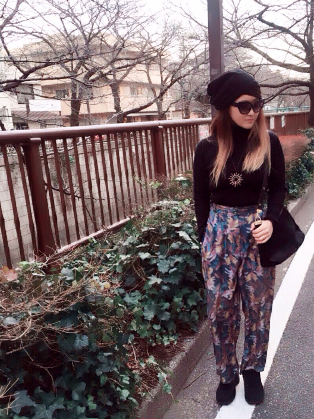 「Leah-K、leahknakameguro、古着屋、vintage、オトナカジュアル、休日スタイル、シルク、シルクパンツ、イージーパンツ、目黒川」｜「Leah-K中目黒のアイテム（その他パンツ、ブルー系）」を使った、Leah-Kさん（レディース・154cm）の冬コーディネートの1枚目の写真