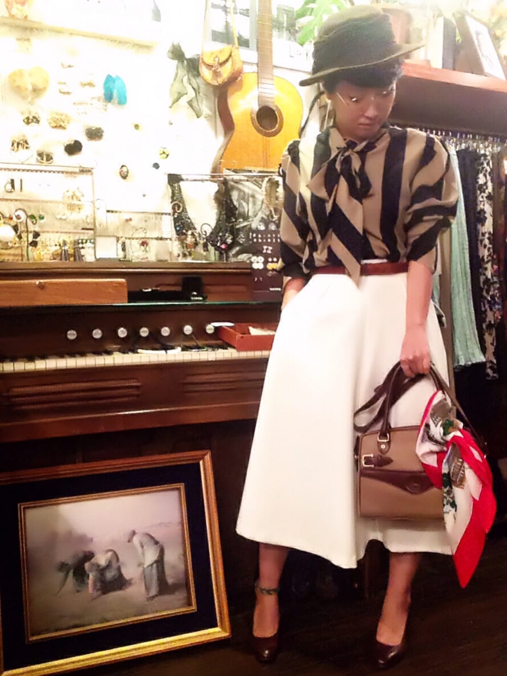 「Leah-K、leahknakameguro、古着屋、vintage、春コーデ、ボウタイブラウス、ストライプ、スカーチョ、スカーフ、パンプス」｜「Leah-K中目黒のアイテム（シャツ/ブラウス、ベージュ系）」を使った、Leah-Kさん（レディース・154cm）の春コーディネートの1枚目の写真