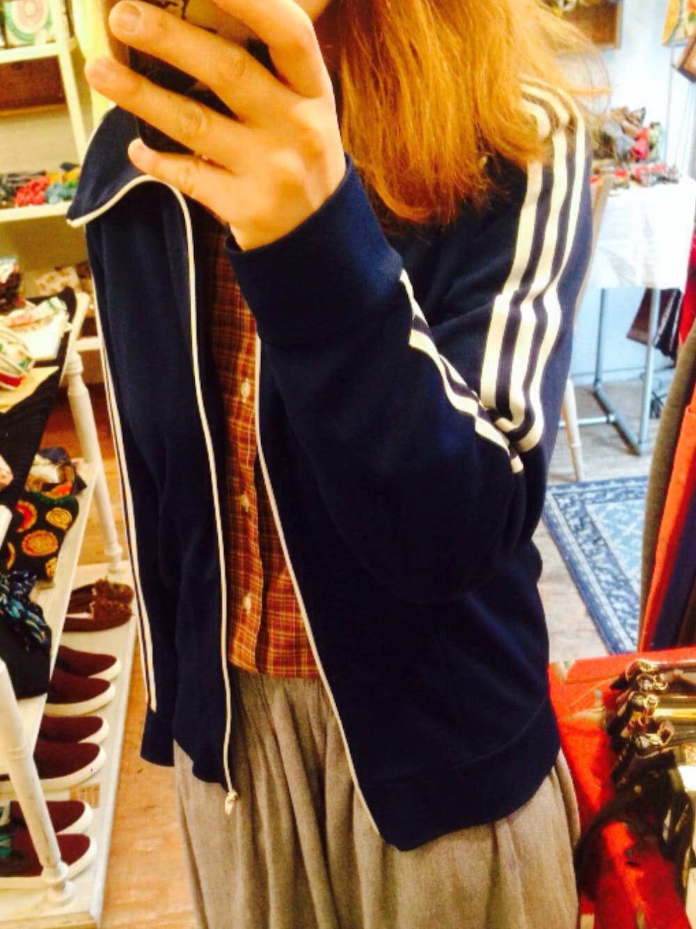 「古着、Leah-K、原宿、シャツワンピース、アレンジ、アディダス、ヨーロッパ古着」｜「Leah-K原宿店のアイテム（トップス、ブルー系）」を使った、Leah-Kさん（レディース・157cm）の春コーディネートの1枚目の写真