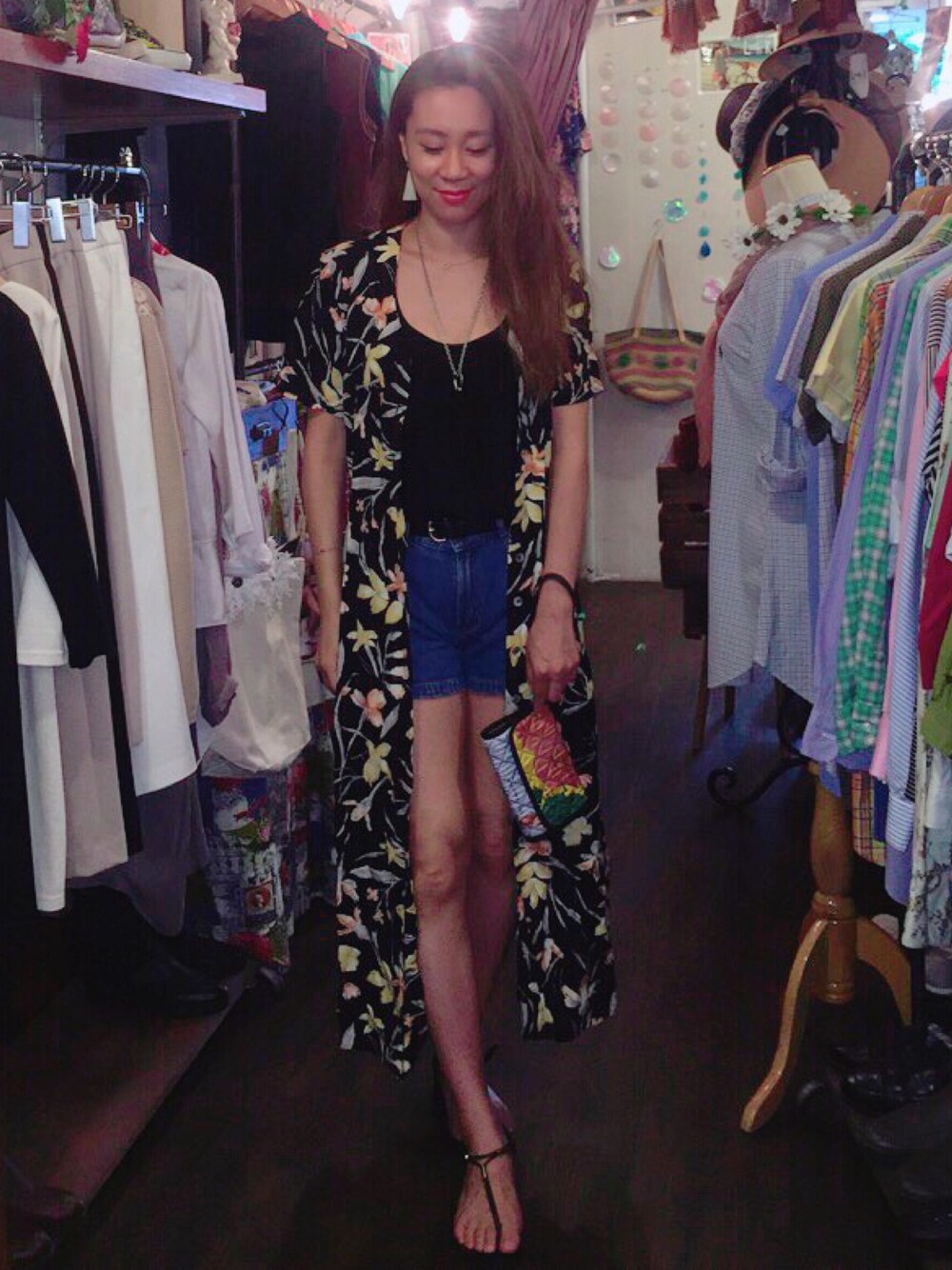 「Leah-K、Rema-K、ワンピース、花柄、シルク、デニムショートパンツ、夏、vintage、leahknakameguro、leahkarisa」｜「Leah-Kのアイテム（ワンピース、その他）」を使った、Leah-Kさん（レディース・166cm）の夏コーディネートの1枚目の写真