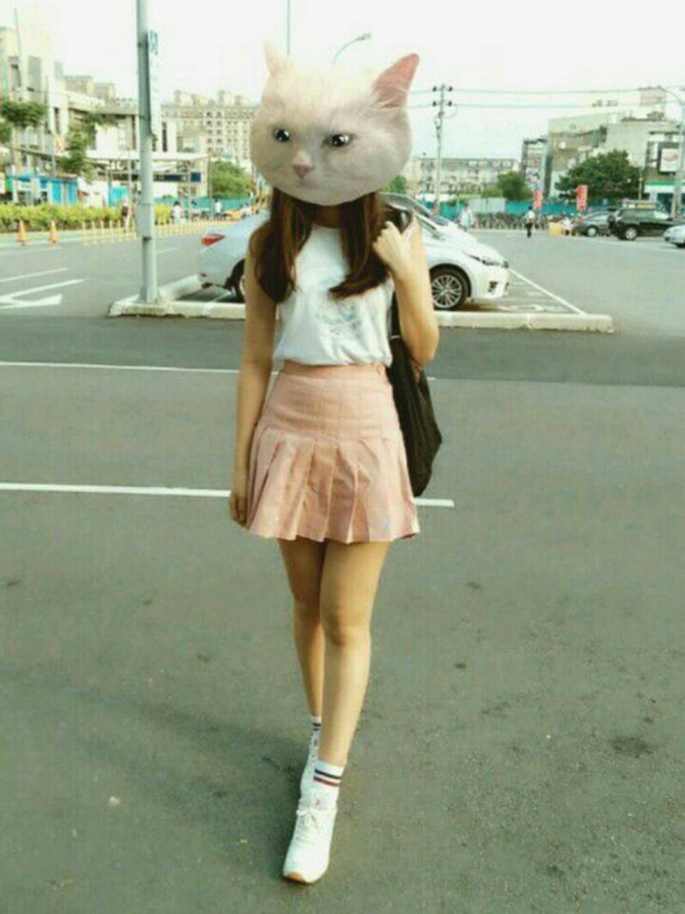 「ootd、學院風、pink、white、スカート、Alice in wonderland」｜「ReebokのReebok CL LTHR VINTAGE（スニーカー、ホワイト系）」を使った、Jin Changさん（レディース・173cm）の夏コーディネートの1枚目の写真