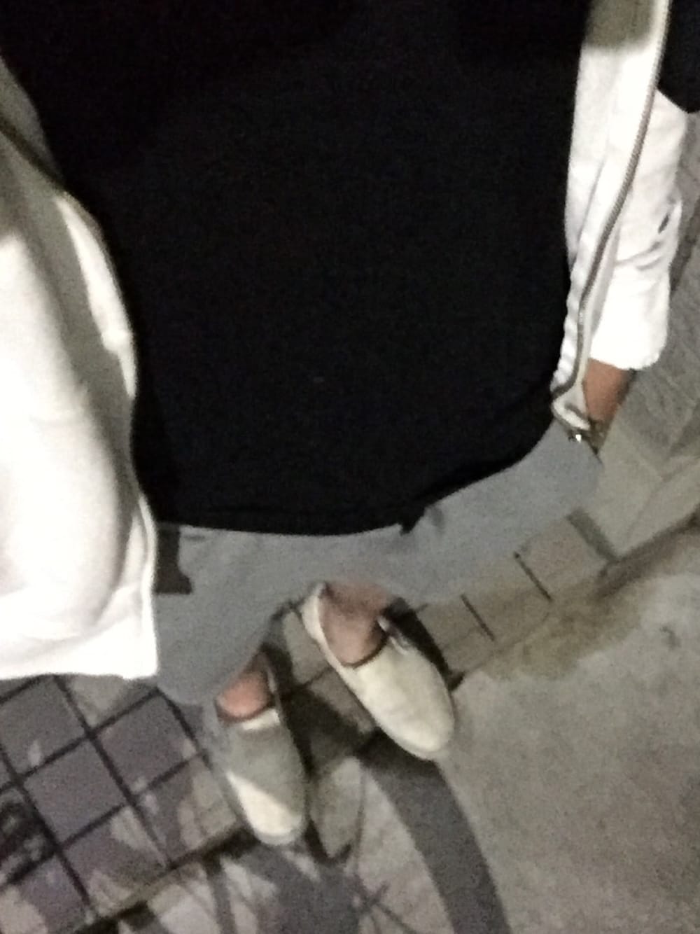 「UNIQLOのMEN スーピマコットンクルーネックT（半袖）（Tシャツ/カットソー、ブラック系）」を使った、ゆうすけさん（メンズ・165cm）の夏コーディネートの1枚目の写真