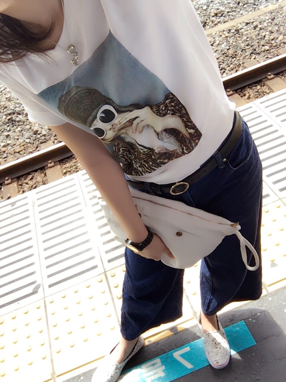 「Right-onのアイテム（Tシャツ/カットソー、ホワイト系）」を使った、haruさん（レディース・157cm）の春コーディネートの1枚目の写真