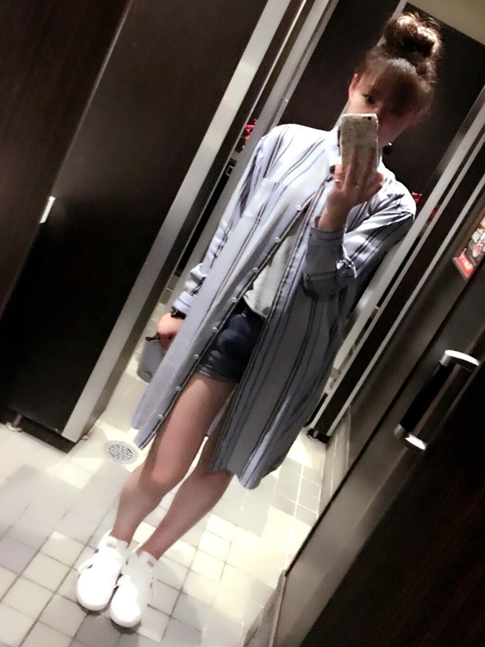 「GLOBAL WORKのアイテム（シャツ/ブラウス、ブルー系）」を使った、haruさん（レディース・157cm）の春コーディネートの1枚目の写真