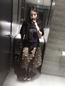 「PRADA（プラダ）のアイテム（シューズ）」を使った、DebbieFongさん（レディース・157cm）の秋コーディネート