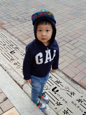 「NBA（エヌビーエー）のアイテム（キャップ、ブラック系）」を使った、지후지후さん（キッズ・100cm）の春コーディネート