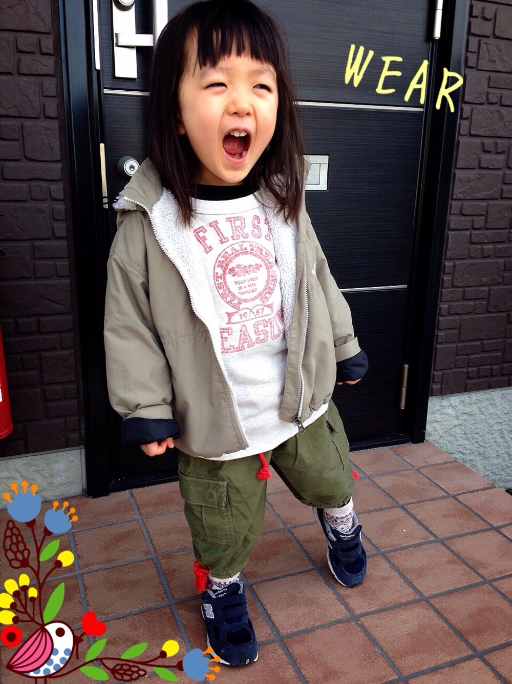 「THE NORTH FACEのアイテム（マウンテンパーカー、ベージュ系）」を使った、石・倫さん（キッズ・100cm）の冬コーディネートの1枚目の写真