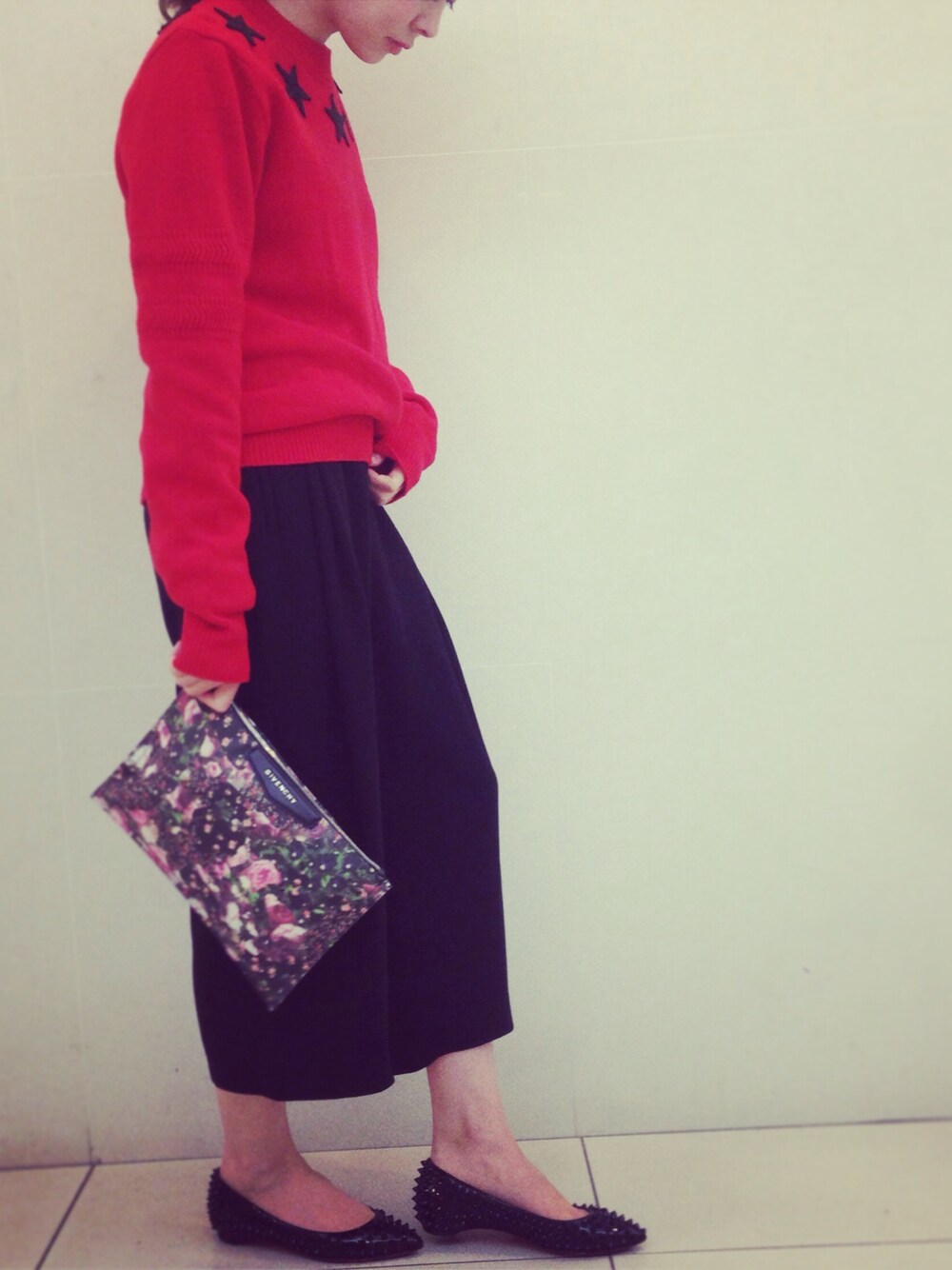 「GIVENCHY、Christian Louboutin、ルシェルブルー」｜「GIVENCHYのclutch bag（クラッチバッグ、その他）」を使った、SAYUさん（レディース・154cm）の春コーディネートの1枚目の写真