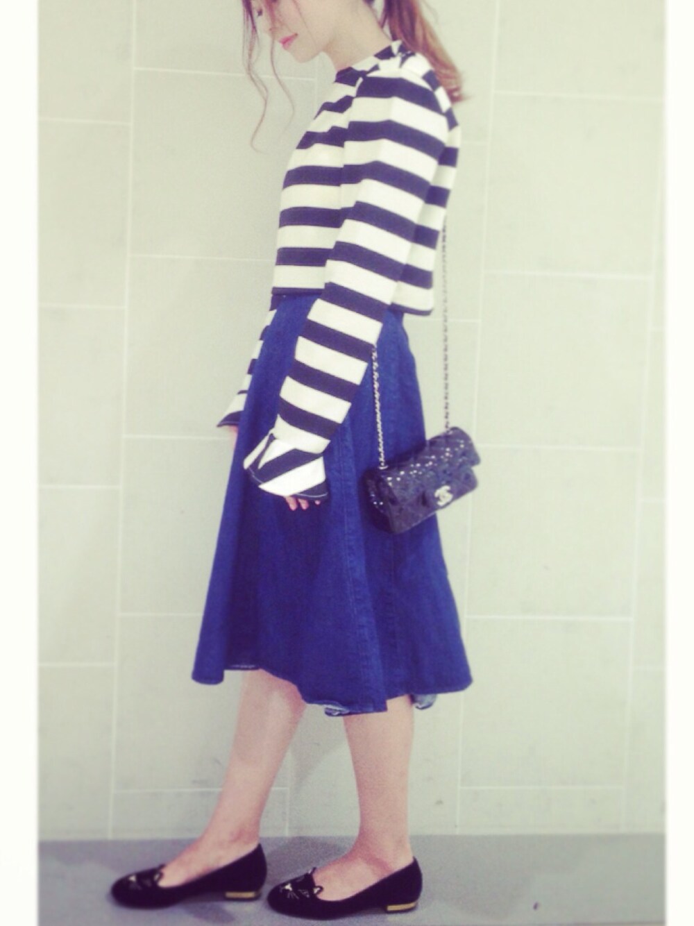 「chanel」｜「CHANELのmini matelasse（ショルダーバッグ、ブラック系）」を使った、SAYUさん（レディース・154cm）の春コーディネートの1枚目の写真