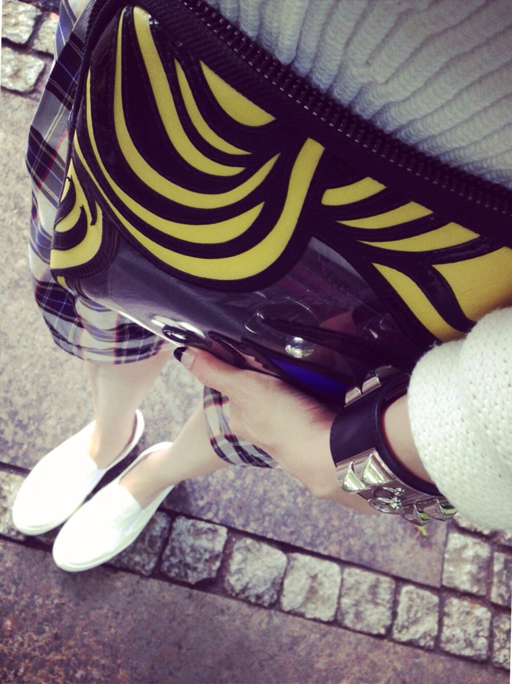 「American Apparel、driesvannoten、Phillip lim、HERMES」｜「HERMESの COLLIER DE CHIEN （バングル/リストバンド、ブラック系）」を使った、SAYUさん（レディース・154cm）の春コーディネートの1枚目の写真