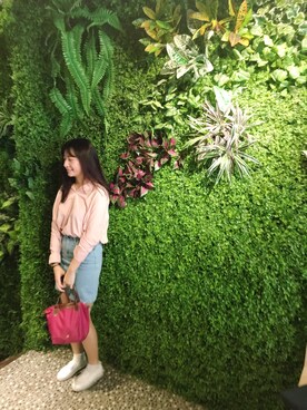 「FOREVER 21（フォーエバー トゥエンティーワン）のアイテム（ベスト、ピンク系）」を使った、Ashley Wuさん（レディース・163cm）の秋コーディネート