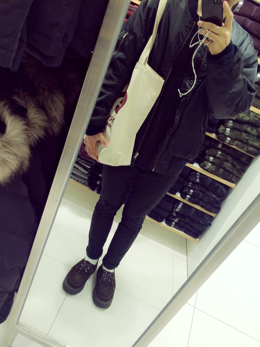 「MA-1、ラバーソール、スキニーデニム、コムデギャルソン、ラルフローレン、Ralph Lauren、COMME des GARCONS、ニット」｜「eYe JUNYA WATANABE MANのアイテム（トートバッグ、ホワイト系）」を使った、さすけそんさん（メンズ・171cm）の秋コーディネートの1枚目の写真
