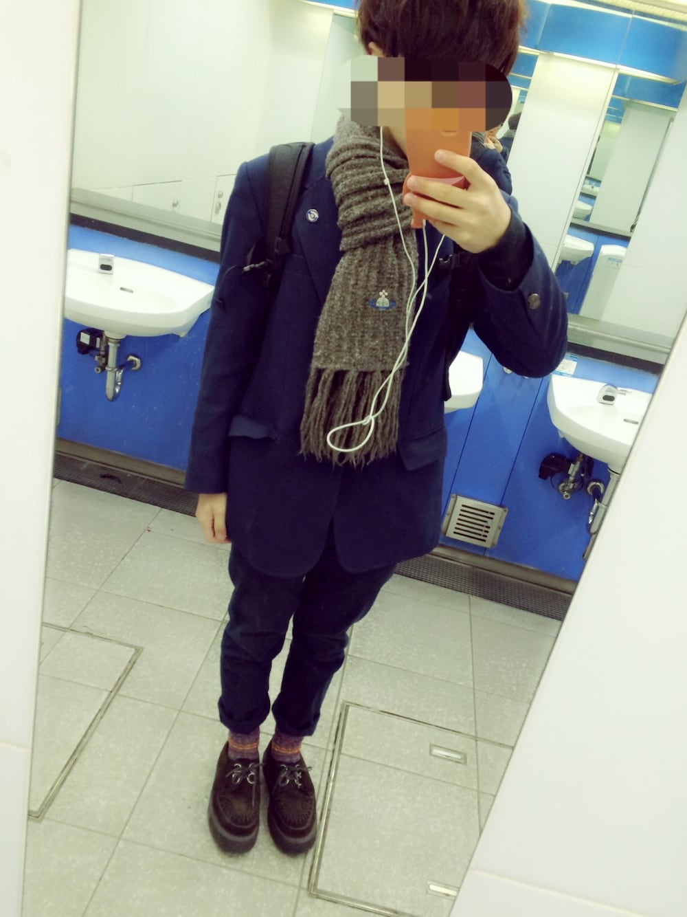 「制服、制服ディズニー、ディズニー、ラバーソール、BEAMS、Vivienne Westwood、高校生、スウェット、ロールアップ、THE NORTH FACE」｜「THE NORTH FACEのアイテム（バックパック/リュック、ブラック系）」を使った、さすけそんさん（メンズ・171cm）の冬コーディネートの1枚目の写真