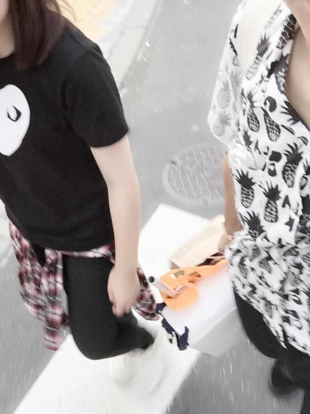 「コムデギャルソン、PLAY comme des garcons、COMME des GARCONS、Tシャツ、BLACK COMME des GARÇONS」｜「BLACK COMME des GARCONSのアイテム（シャツ/ブラウス、ホワイト系）」を使った、さすけそんさん（メンズ・171cm）の秋コーディネートの1枚目の写真
