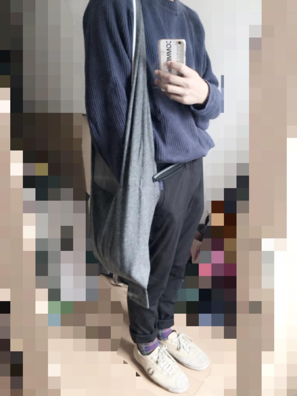 「スニーカー、Comme des Garcons SHIRT、コムデギャルソン、COMME des GARCONS、FRED PERRY、コーデュロイ、フィッシャーマンニット、BEAMS、秋のコーデ、ニット」｜「COMME des GARCONS COMME des GARCONSのアイテム（ショルダーバッグ、グレー系）」を使った、さすけそんさん（メンズ・171cm）の秋コーディネートの1枚目の写真