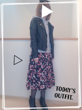 「花柄 スカート」｜「アイテム（ブーツ）」を使った、ケイティさん（レディース・157cm）の冬コーディネート